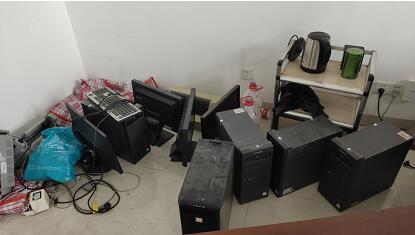 關于報廢電腦、驗鈔機、課桌椅、多媒體設備及報刊架等學校資產處置的公告